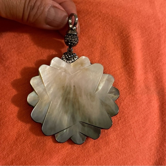 Mother of pearl pendant for women, flower design, 3.25" - Picture 3 of 7